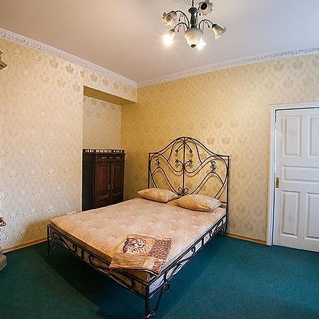 Historic Apartment Near Rynor Square Lviv Eksteriør billede