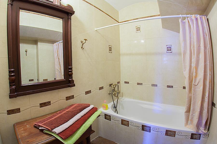 Historic Apartment Near Rynor Square Lviv Eksteriør billede